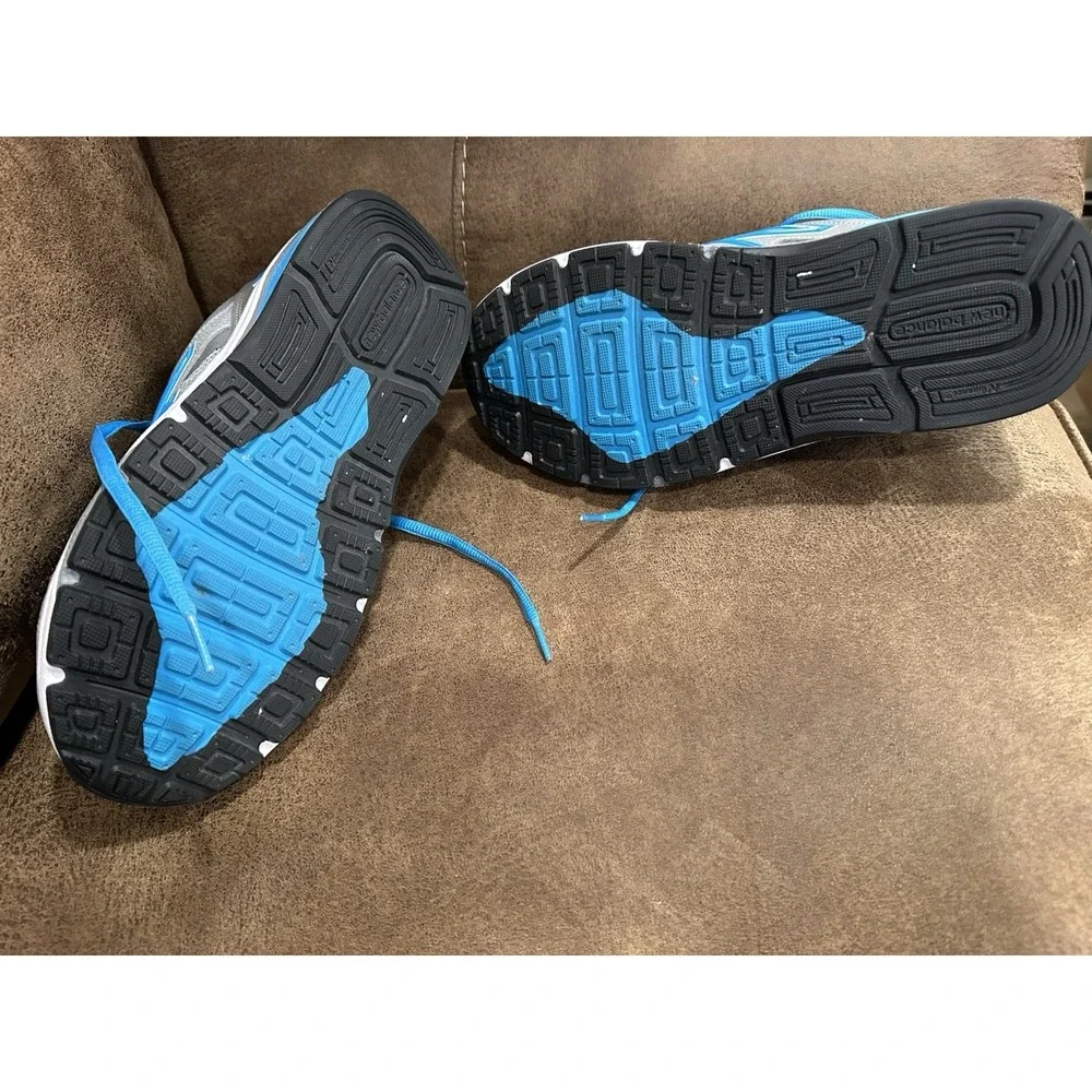 New Balance Women Sneaker Size 9.5 1540v3